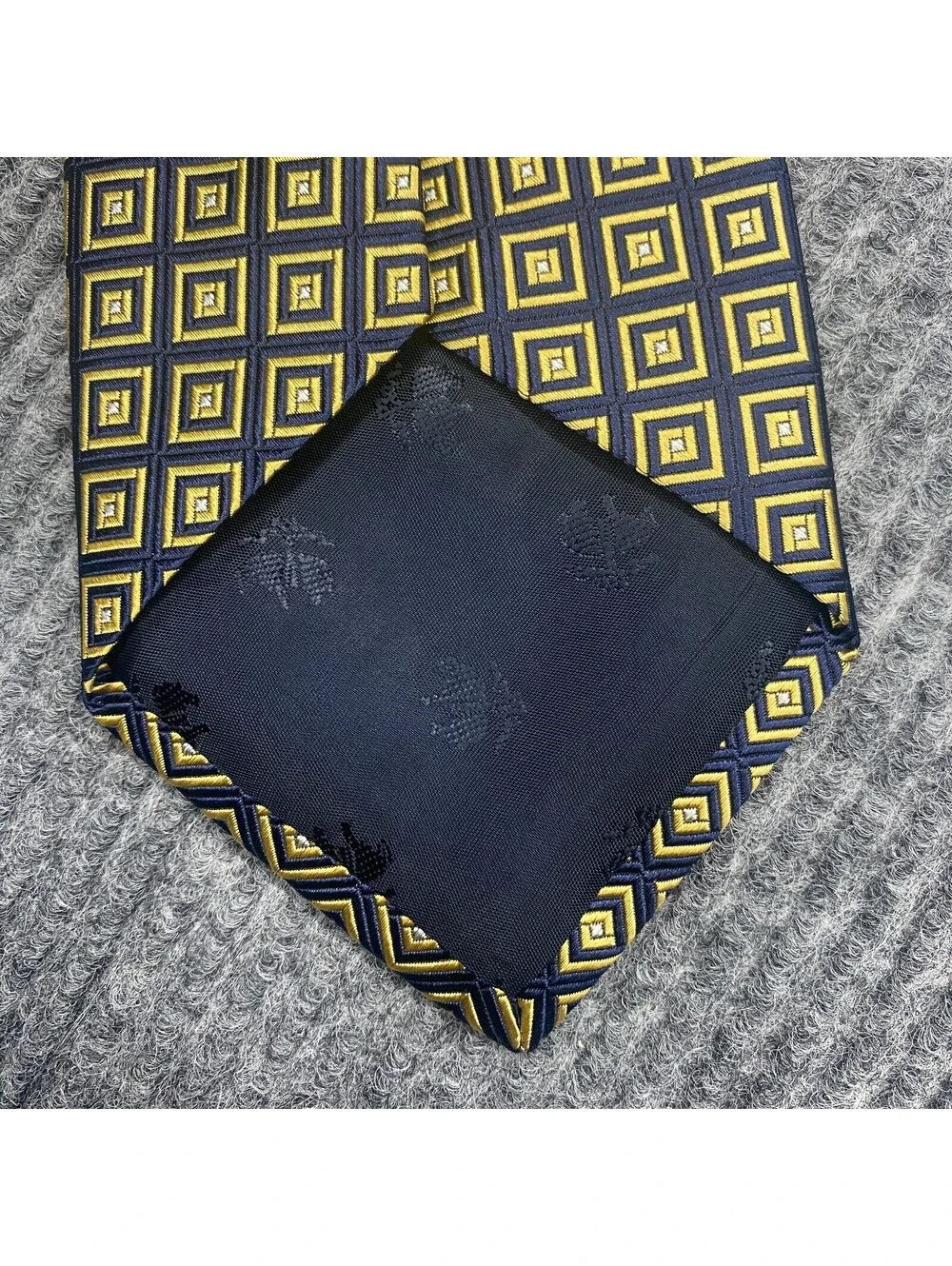 Brooks Brothers 346 Necktie Blue Gold Geometric Squares AOP Pure Silk Tie USA